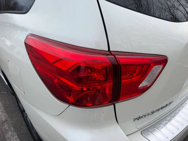 2020 Nissan Pathfinder Platinum