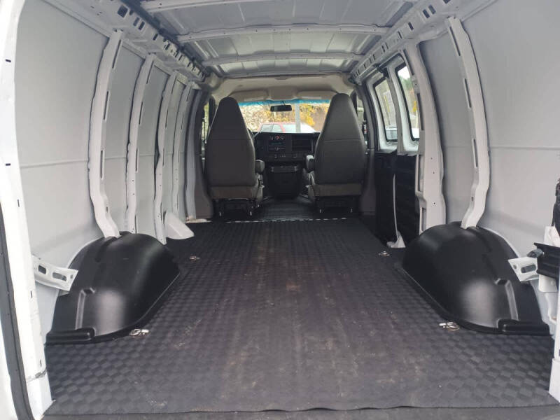 2022 Chevrolet Express 2500