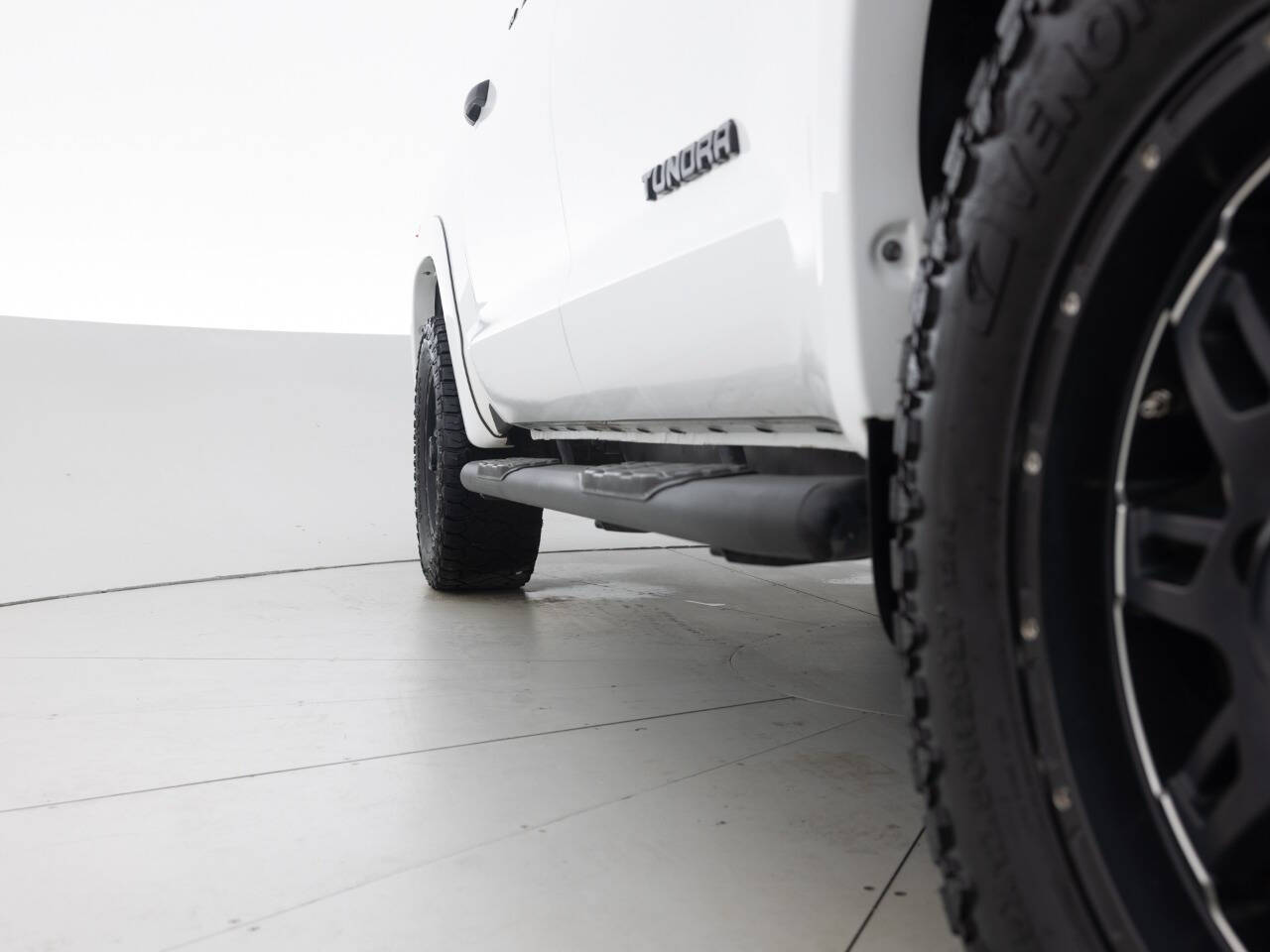 Used Car 2017 Toyota Tundra  Sr5 4x4 4dr Crewmax Cab Pickup Sb (5.7l V8 Ffv) For Sale Under $30,000 In Coal City, Illinois