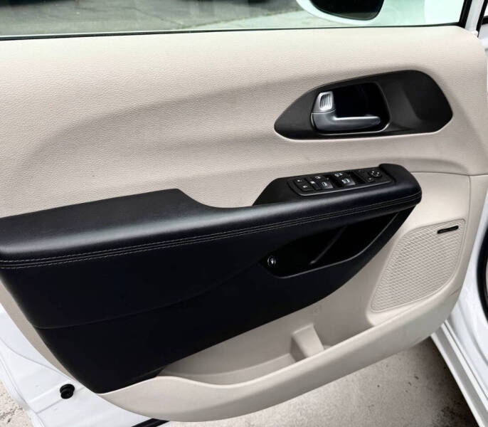 2018 Chrysler Pacifica Hybrid Limited