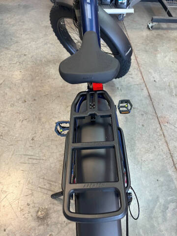 2025 Aventon  D35D3285