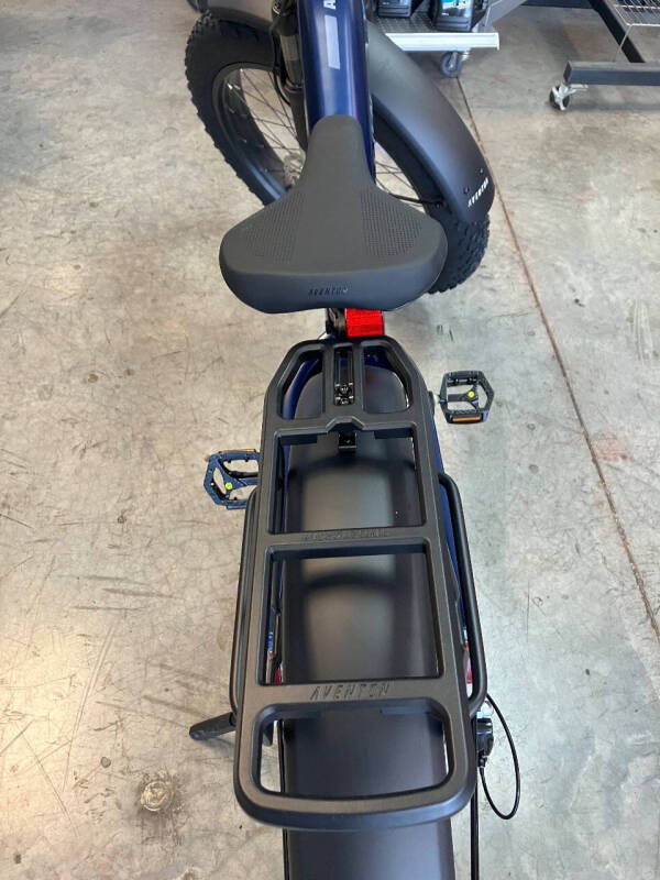 2025 Aventon  D35D3285