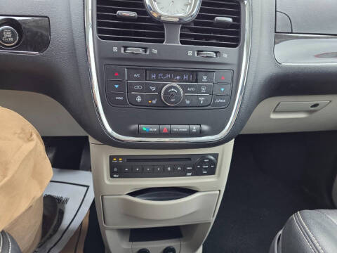 2012 Chrysler Town and Country Touring-L