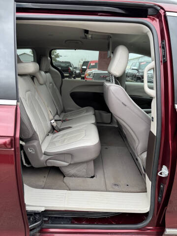 2017 Chrysler Pacifica Touring-L