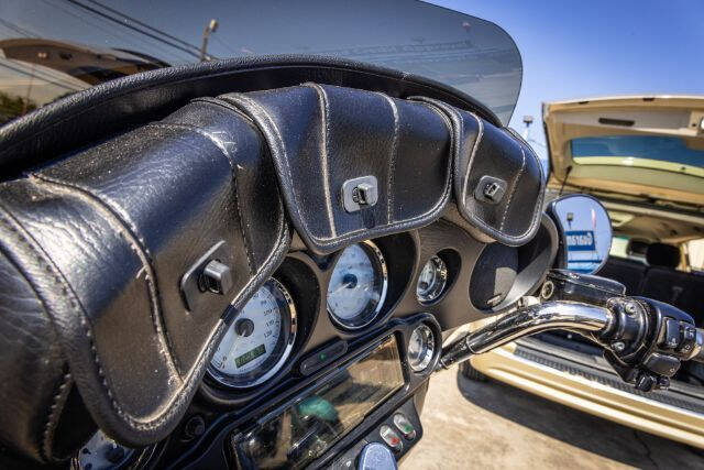 2011 Harley-Davidson FLHXI