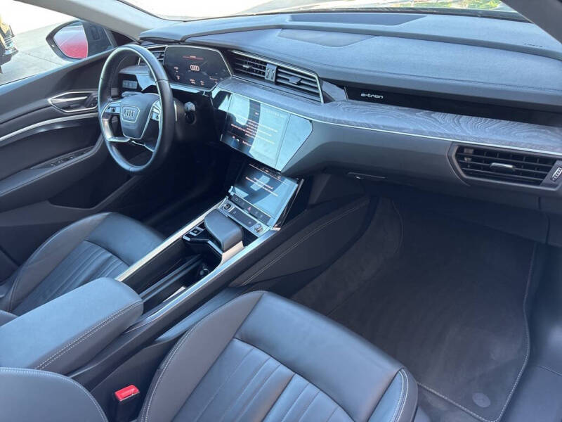 2021 Audi e-tron quattro Premium