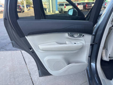 2020 Volvo XC90 T6 Momentum 6-Passenger