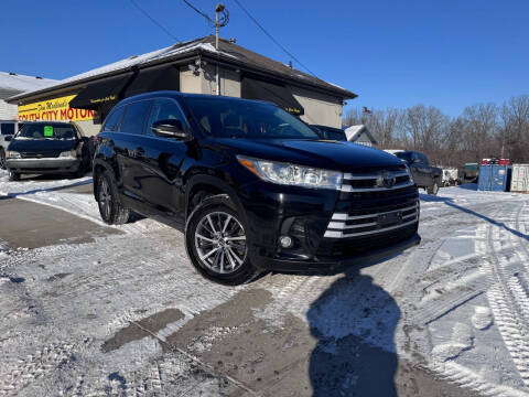 2017 Toyota Highlander for sale at South City Motors Inc in South Saint Paul MN