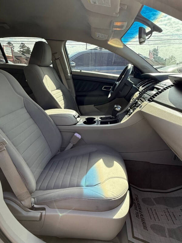 2012 Ford Taurus SE
