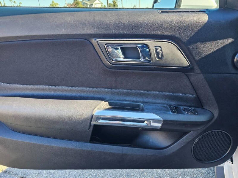 2017 Ford Mustang V6