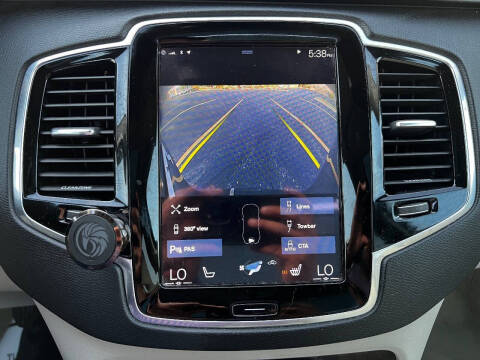 2016 Volvo XC90 T6 Momentum