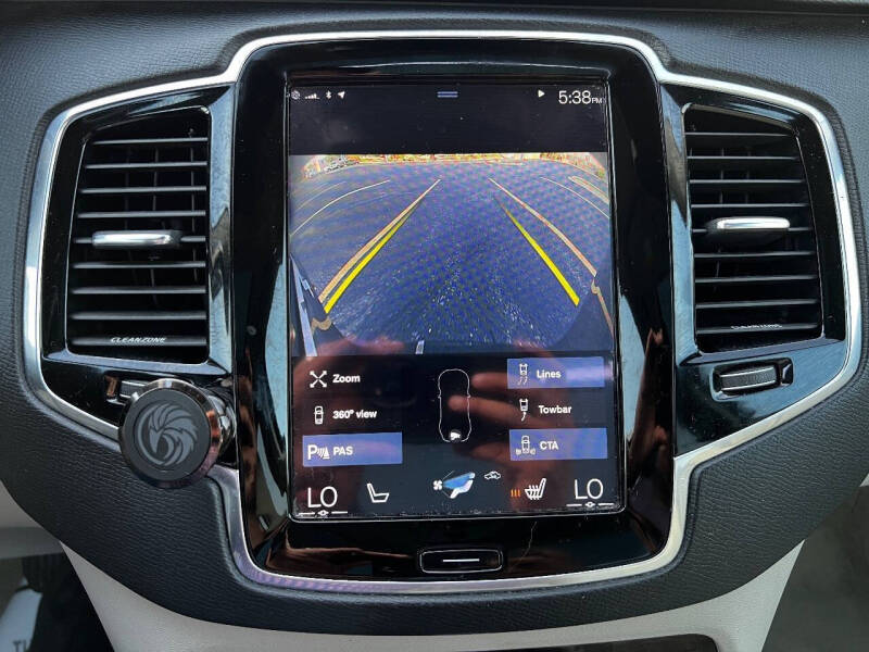 2016 Volvo XC90 T6 Momentum