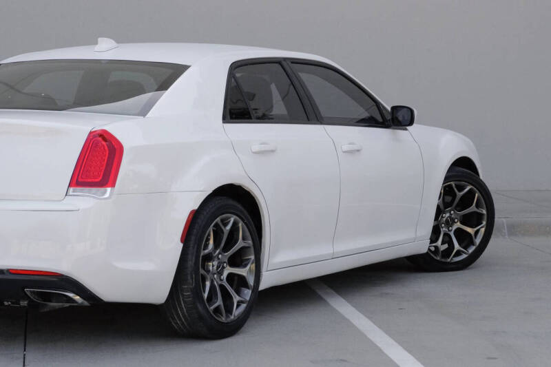 2016 Chrysler 300
