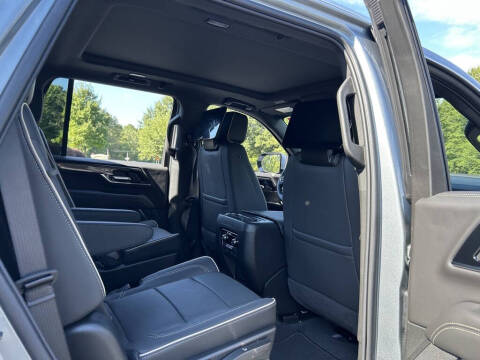 2025 GMC Yukon Elevation