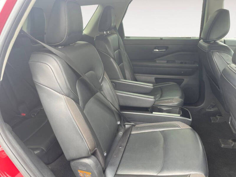 2022 Nissan Pathfinder SL