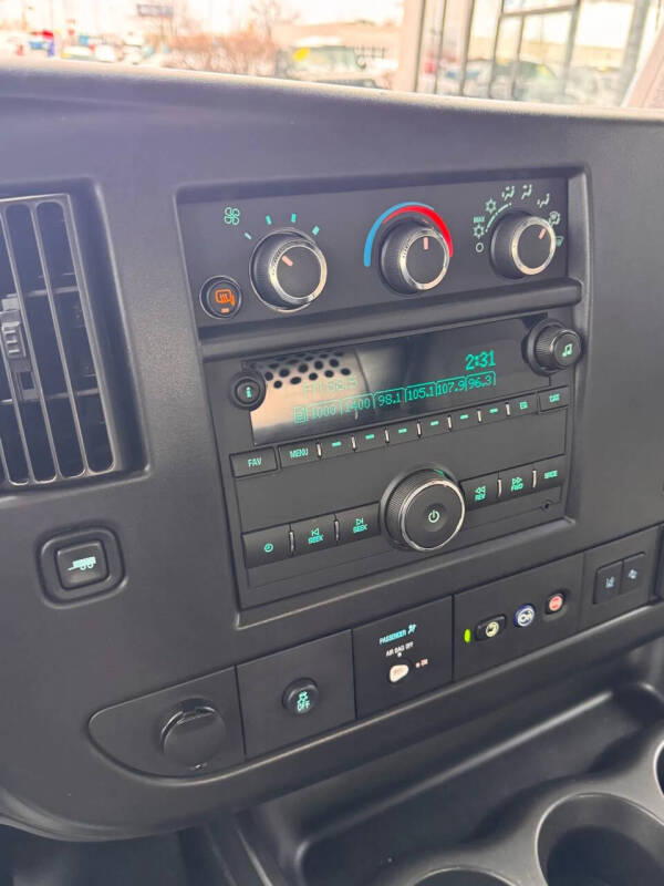 2025 Chevrolet Express 2500