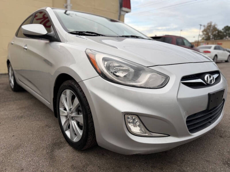 2012 Hyundai Accent GLS
