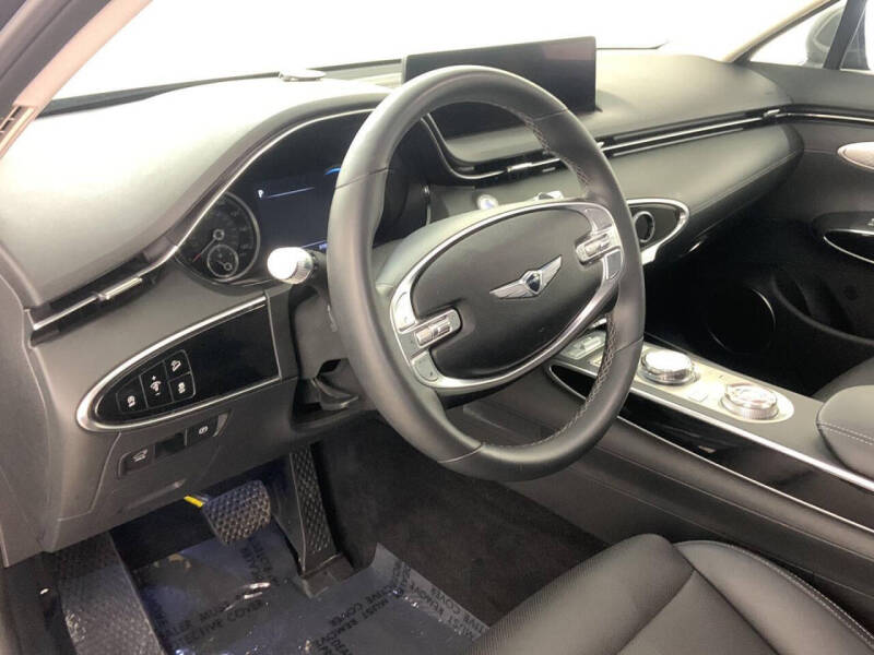 2025 Genesis GV70 2.5T Standard