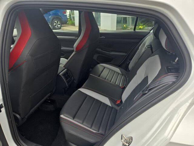 2025 Volkswagen Golf GTI SE