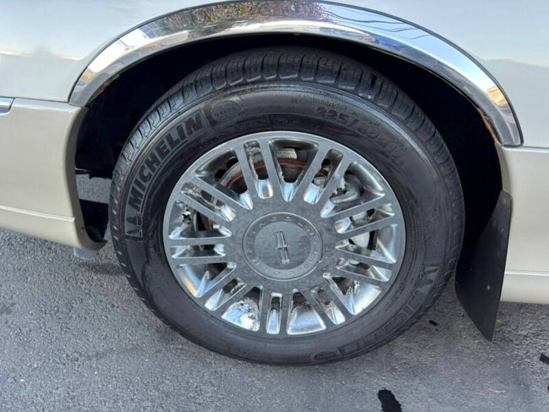 2007 Lincoln Town Car Signature Limited