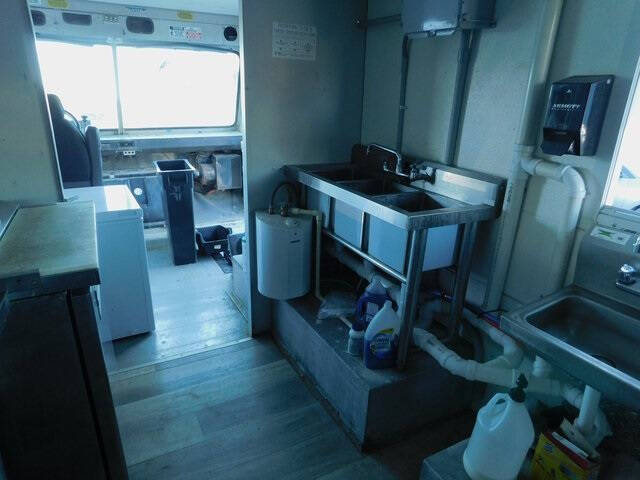 1999 Freightliner MT45 Chassis