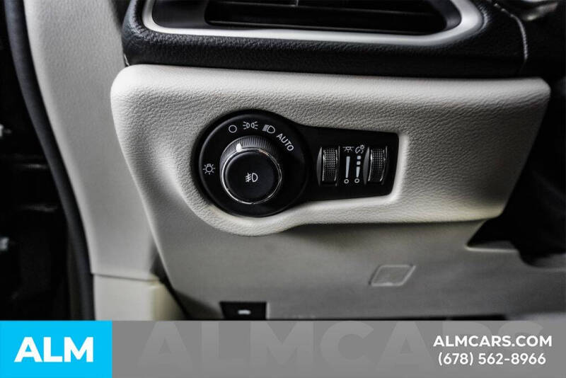 2024 Chrysler Pacifica Plug-In Hybrid Select