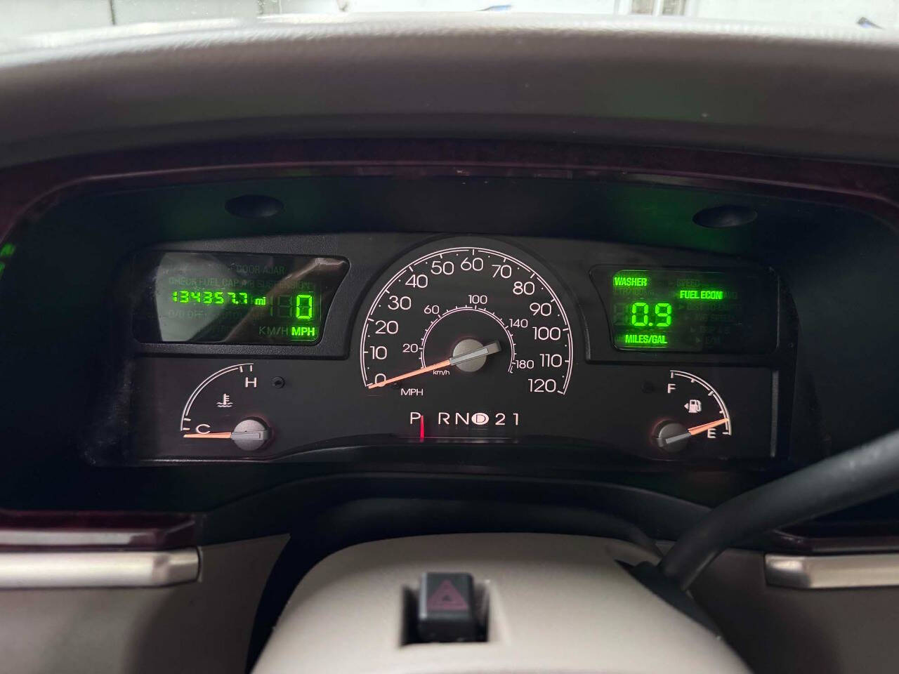 2004 Lincoln Town Car 8
