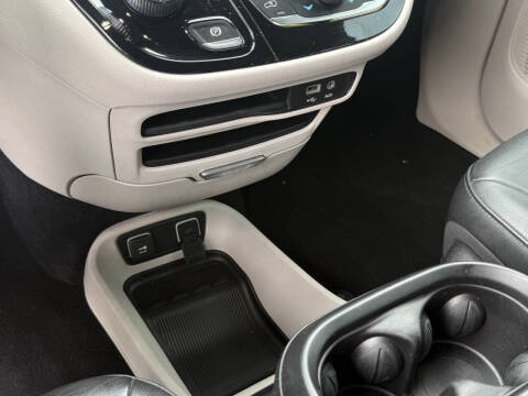 2020 Chrysler Pacifica Touring L