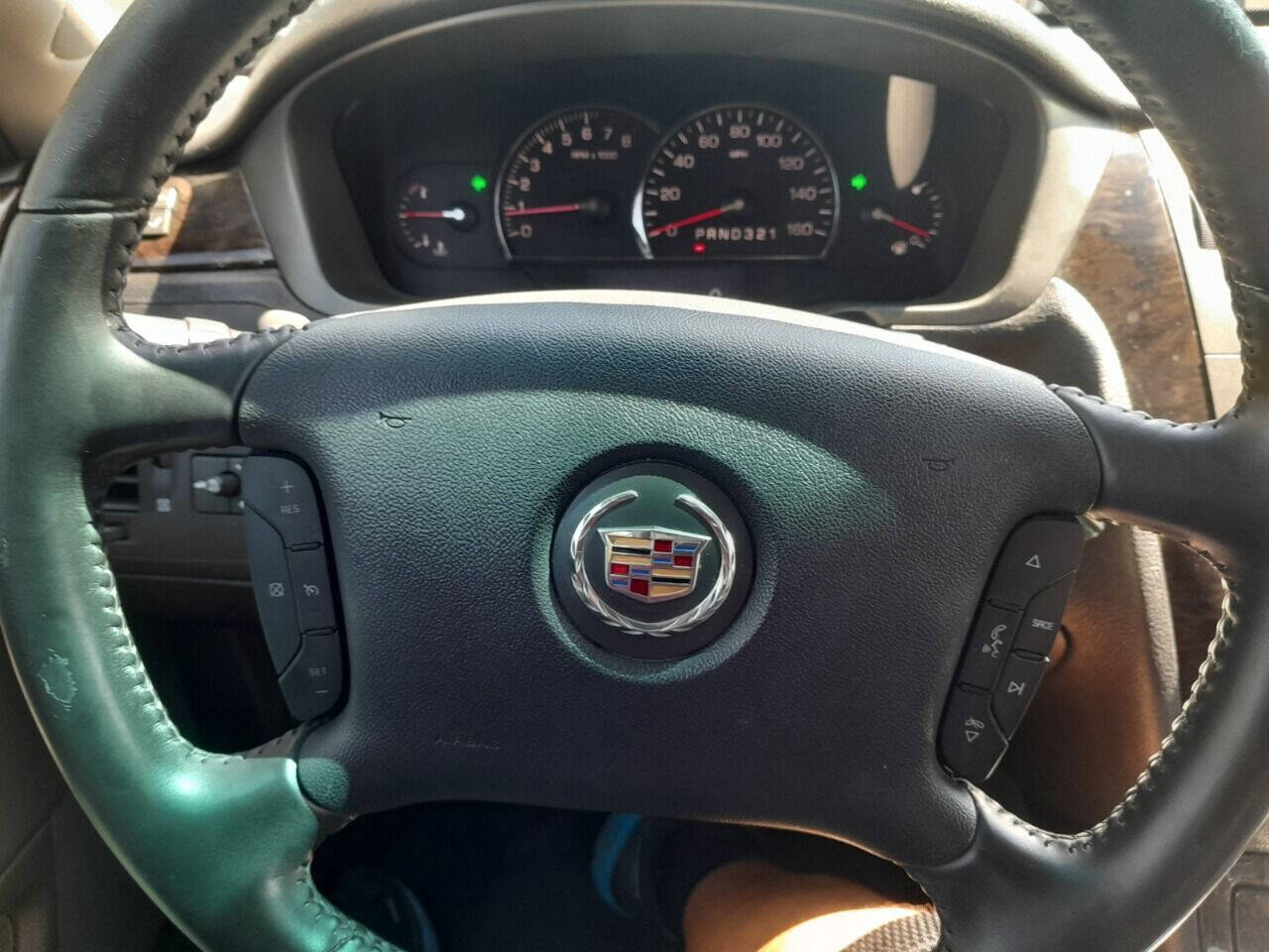 2009 CADILLAC DTS Sedan - $6,950