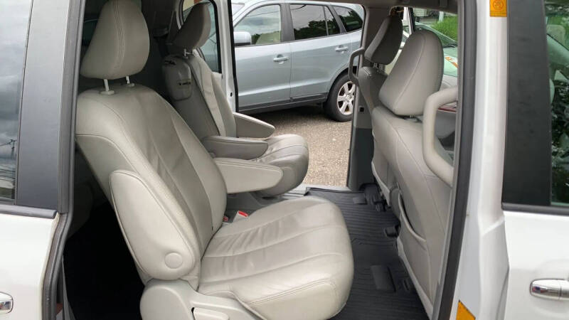 2012 Toyota Sienna