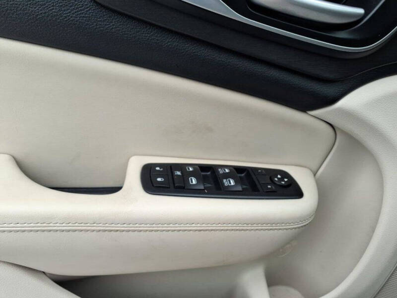 2017 Chrysler 200 Limited Platinum