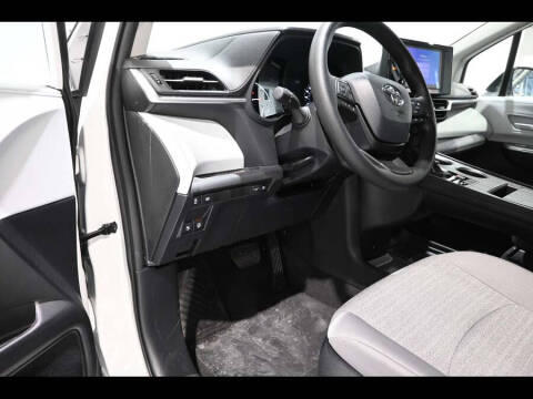 2025 Toyota Sienna LE 8-Passenger