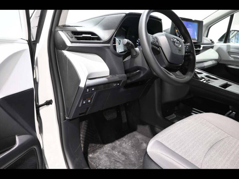 2025 Toyota Sienna LE 8-Passenger