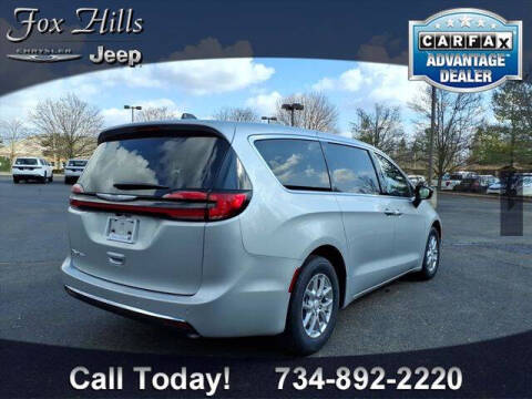 2026 Chrysler Pacifica Select