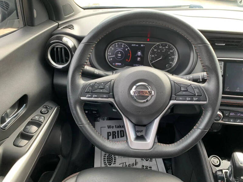 2020 Nissan Kicks SR