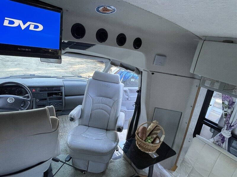 2004 Winnebago Rialta 22QD