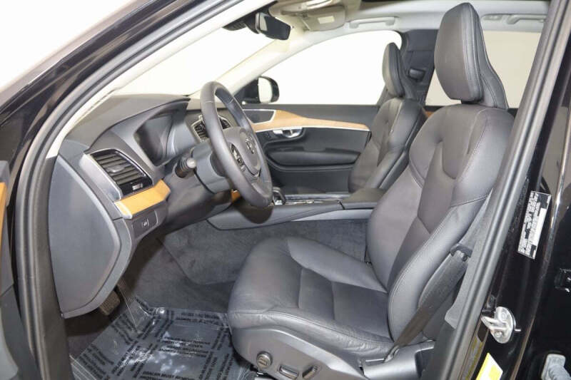 2025 Volvo XC90 B5 Plus Bright Theme