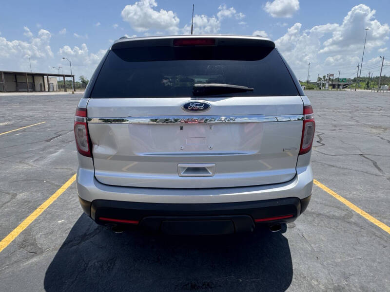 Image 4 of 2015 Ford Explorer