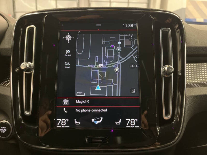 2022 Volvo XC40 T5 R-Design