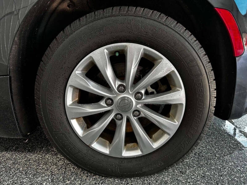 2017 Chrysler Pacifica Touring-L