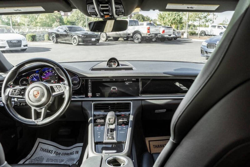 2018 Porsche Panamera 4