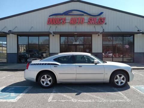 2010 Dodge Charger for sale at DOUG'S AUTO SALES INC in Pleasant View TN