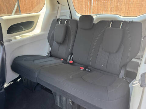 2020 Chrysler Voyager LX