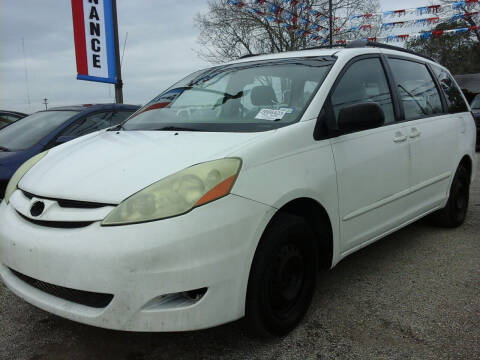 2006 Toyota Sienna for sale at John 3:16 Motors in San Antonio TX