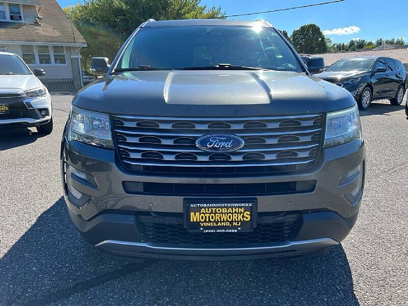 2017 Ford Explorer XLT photo 2