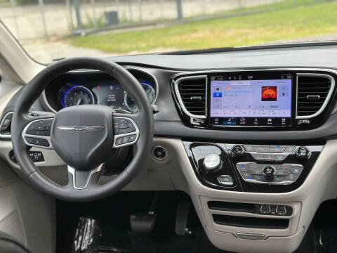2023 Chrysler Pacifica Touring L