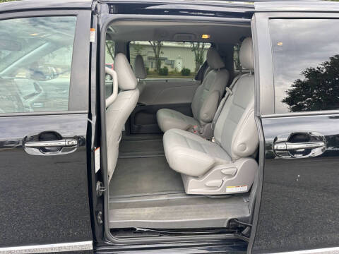 2017 Toyota Sienna XLE 8-Passenger