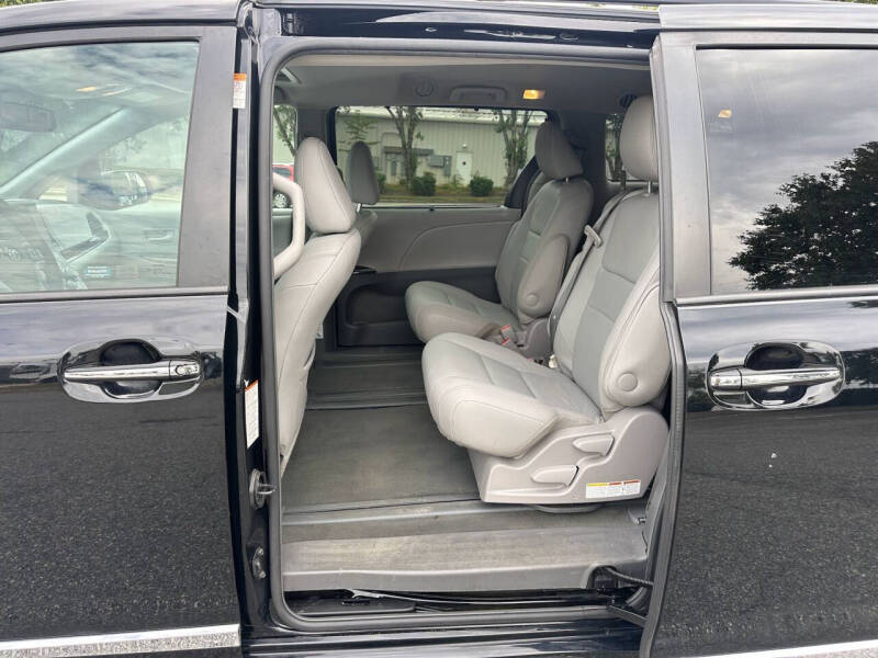 2017 Toyota Sienna XLE 8-Passenger