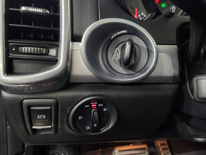 2013 Porsche Cayenne GTS