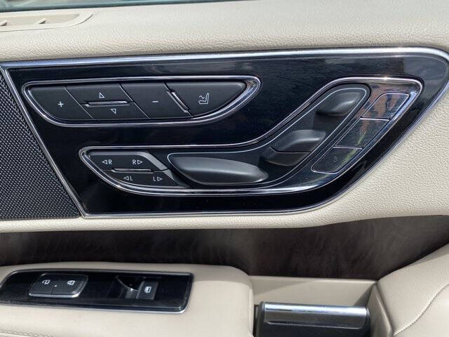 2019 Lincoln Navigator Select